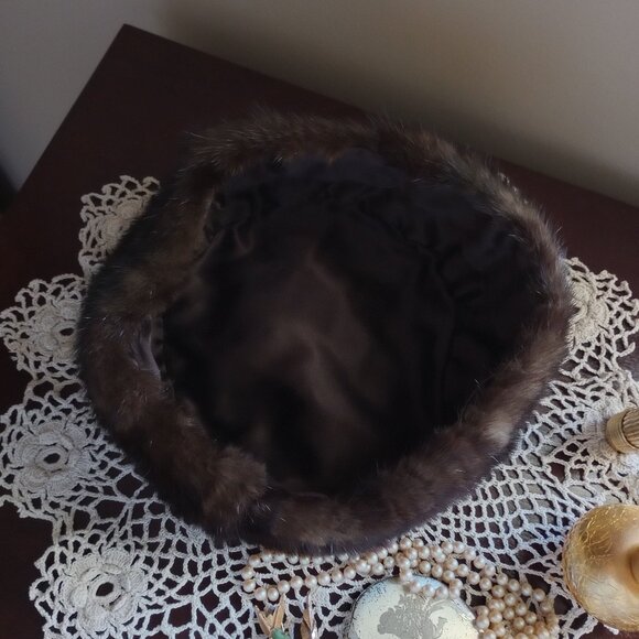 ***SOLD*** Vintage 60s Beautiful Glossy Brown Ranch Mink Pillbox Hat - Picture 7 of 9